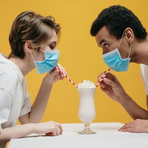 couple-drinking-milkshake